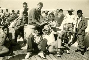 COLO ORE LES FRONTIGNES 1960 SUR LE BATEAU